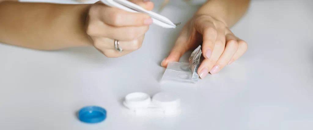 Putting contact lenses back to the container