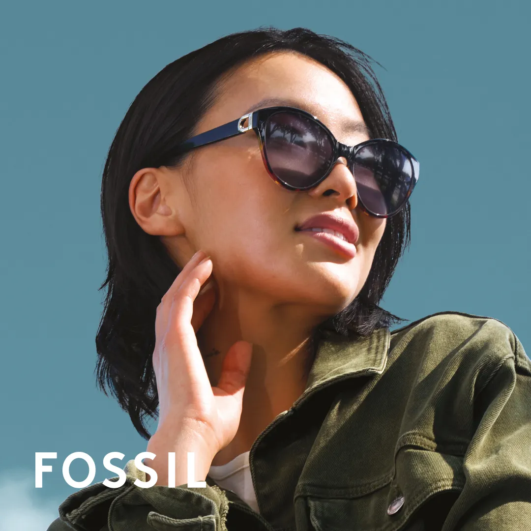 woman wearing fossil sunglasses