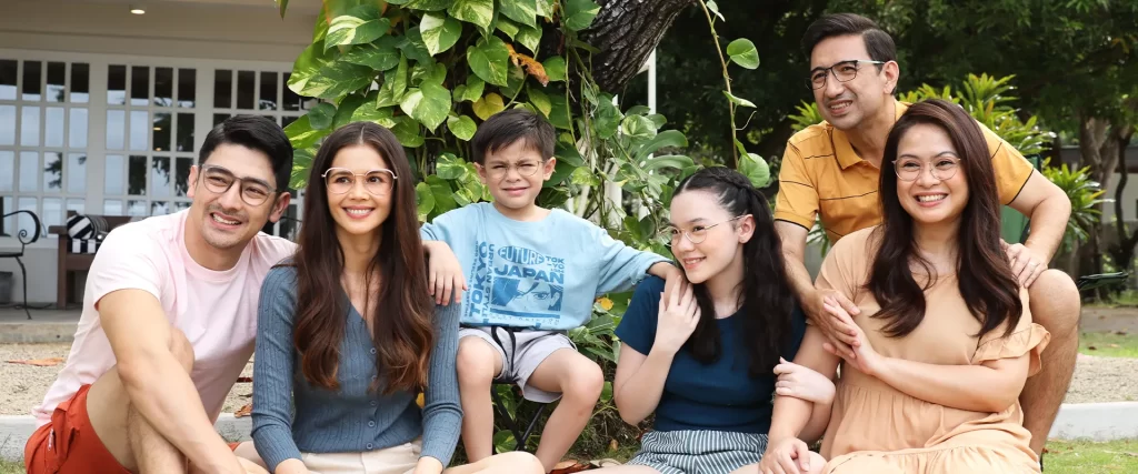 Family wearing eyeglasses - Hereditary eye conditions